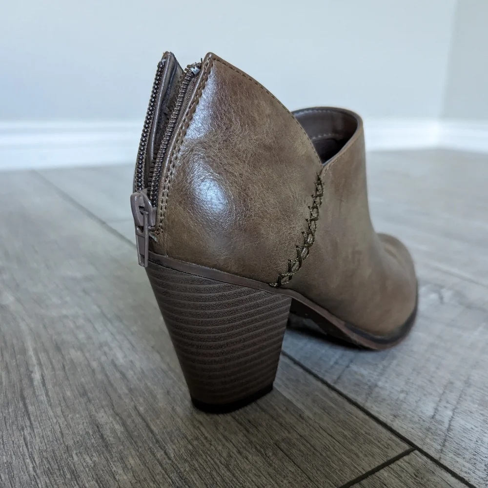 Booties, 7.5 - Picture 3 of 4